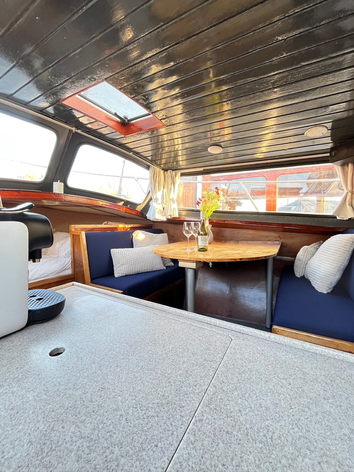 Woonboot in Amsterdam-Noord | Instapklaar, Watersport en Boten, Motorboten en Motorjachten, 9 m, Binnenboordmotor, Diesel, Kruiser