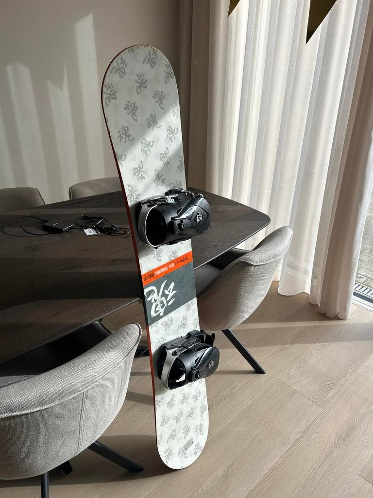 Völkl Snowboard 150cm, Sport en Fitness, Snowboarden, Ophalen, Zo goed als nieuw, Board