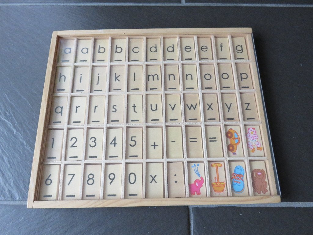 Houten letterbak met volledig alfabet en cijfferreeks., Ophalen of Verzenden, Zo goed als nieuw, Taal en Lezen
