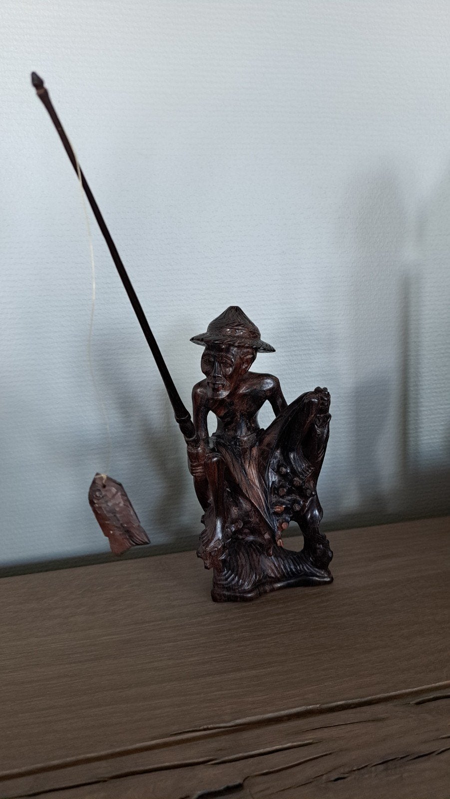 Houten Visser Beeldje - Handgesneden, Antiek en Kunst, Ophalen, Handgemaakt, 20 - 50 cm, Beeld