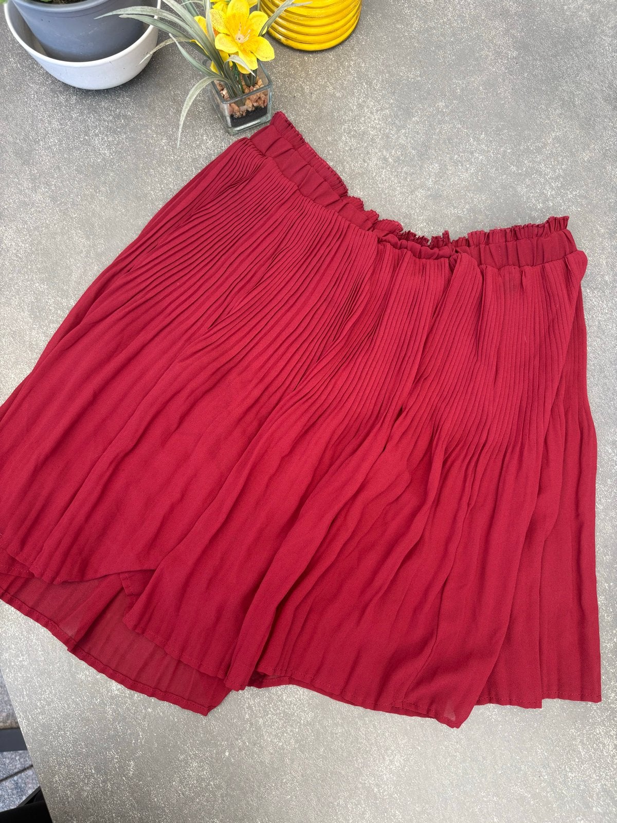Korte bordeaux rode plooirok, Kleding | Dames, Maat 38/40 (M), Nieuw, Ophalen of Verzenden, Boven de knie