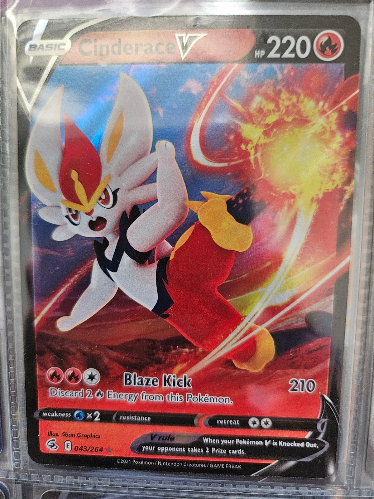 Pokemon Cinderace V 043/264 Fusion Strike, Ophalen of Verzenden, Zo goed als nieuw, Losse kaart, Foil