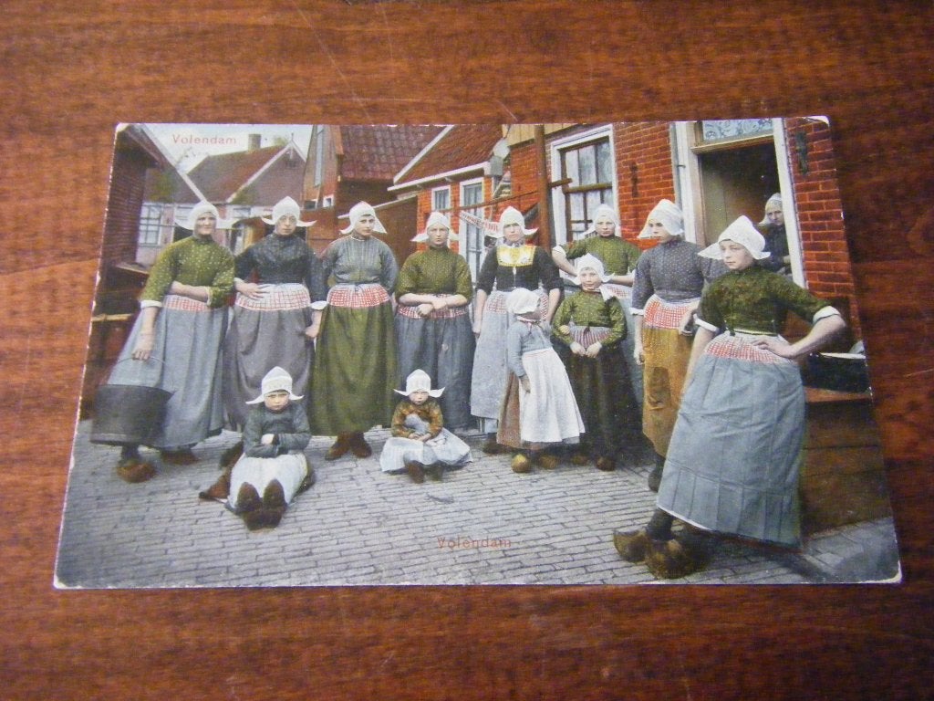 L38 - Volendam - Klederdracht - Vrouwen/Meisjes - 1908 -, Ophalen of Verzenden, Voor 1920, Noord-Holland
