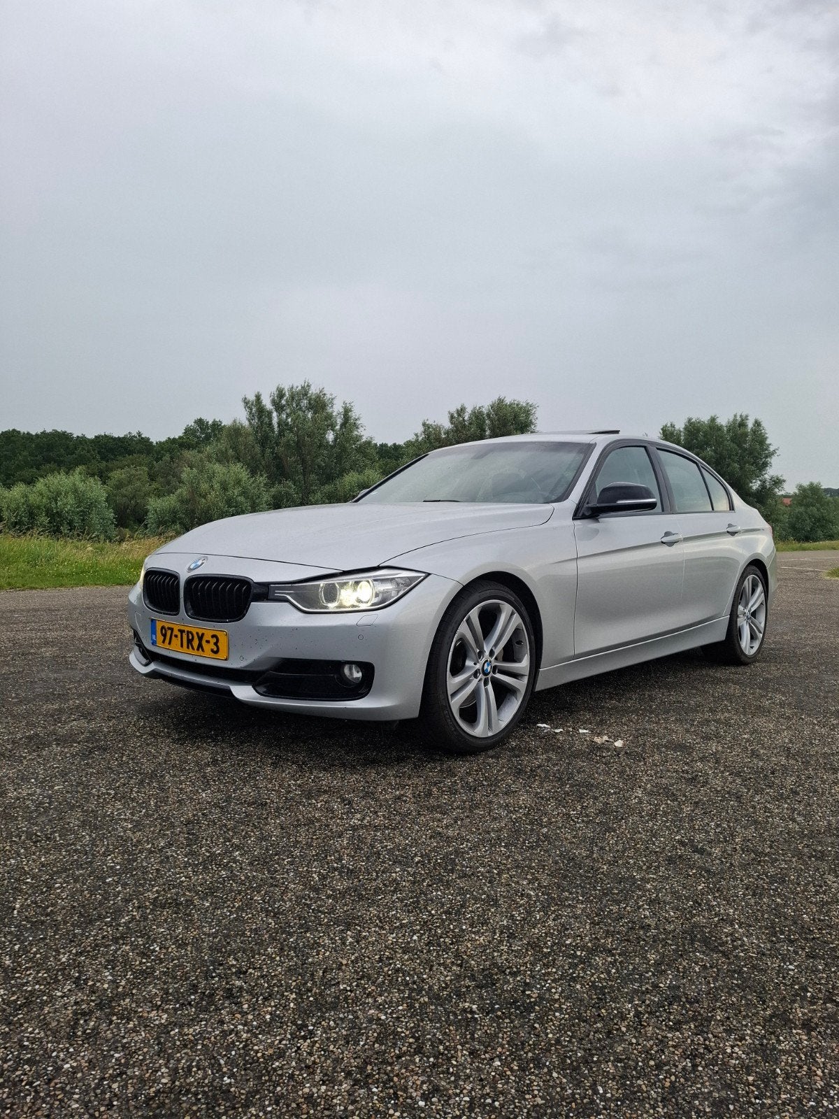 BMW 335i f30/dealeronderhouden/1e lak/ Veel aan gedaan!!, Automaat, Achterwielaandrijving, Particulier, Zilver of Grijs