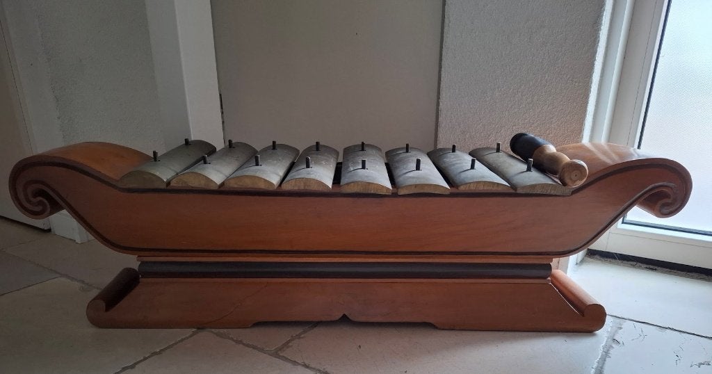 metallofoon, saron uit Java, Indonesië, 95cm.breed, Muziek en Instrumenten, Percussie, Gebruikt, Melodische percussie, Ophalen