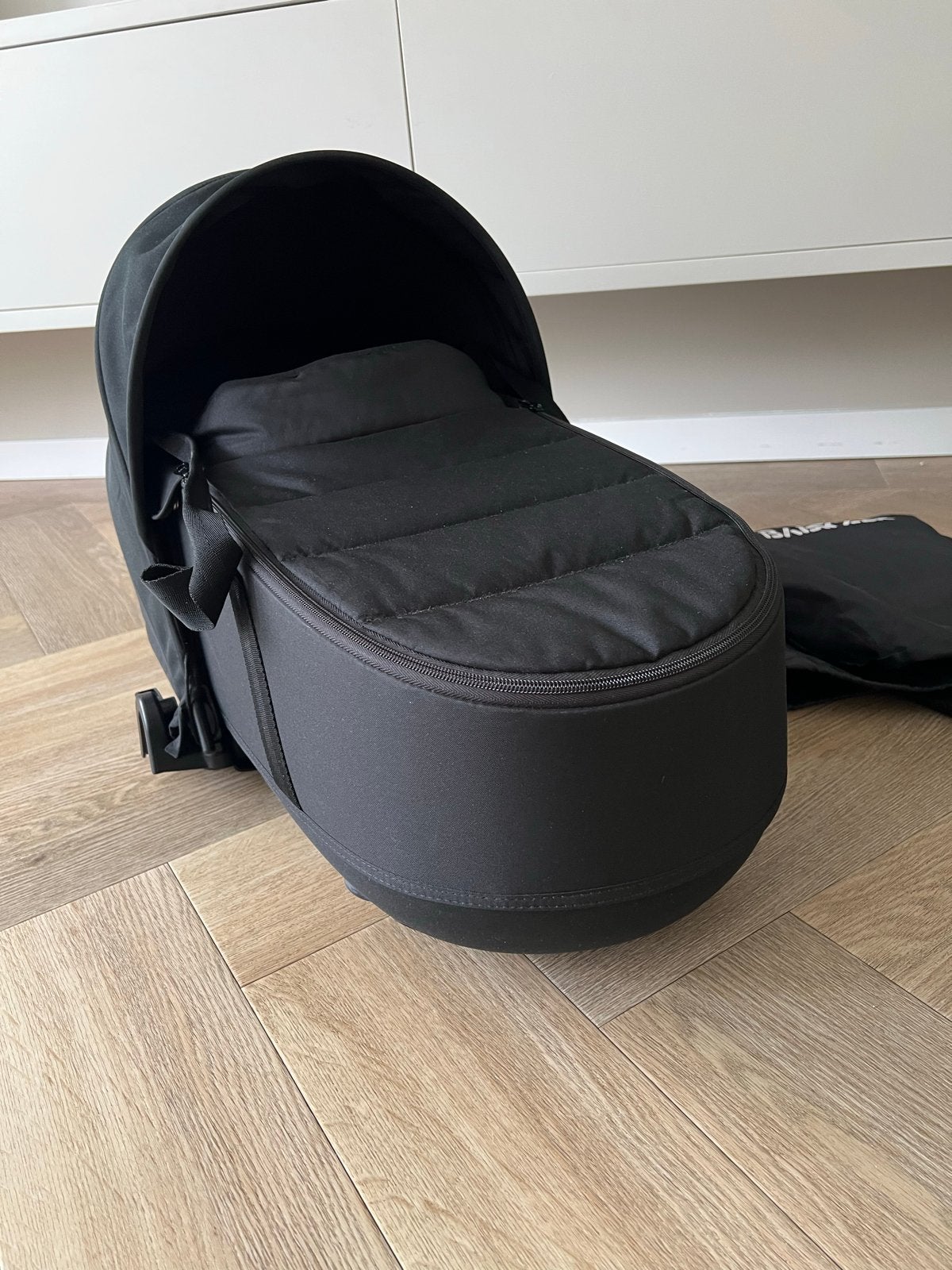 Zwarte Yoyo Babyzen reiswieg, Ophalen of Verzenden, Zo goed als nieuw, Met reiswieg, Kinderwagen