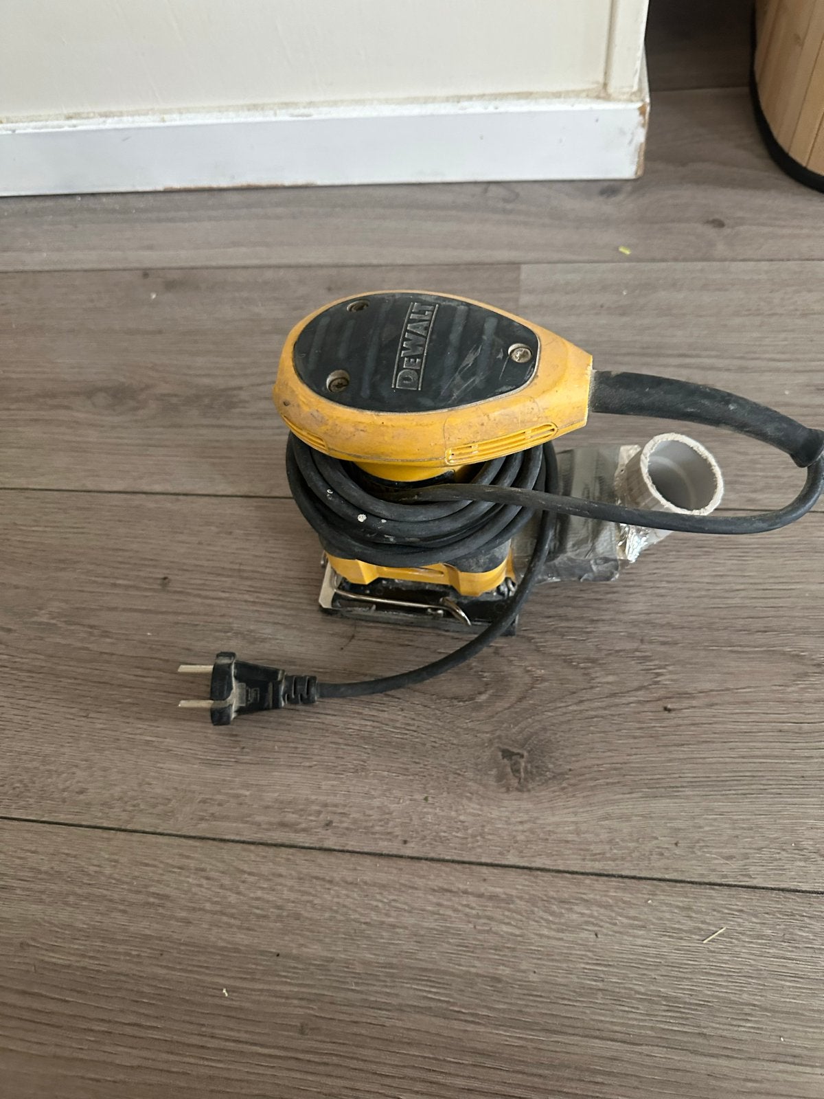 DeWalt Vlakschuurmachine D26441-QS met schuurschijven, Ophalen of Verzenden, Gebruikt, Minder dan 600 watt, Vlakschuurmachine