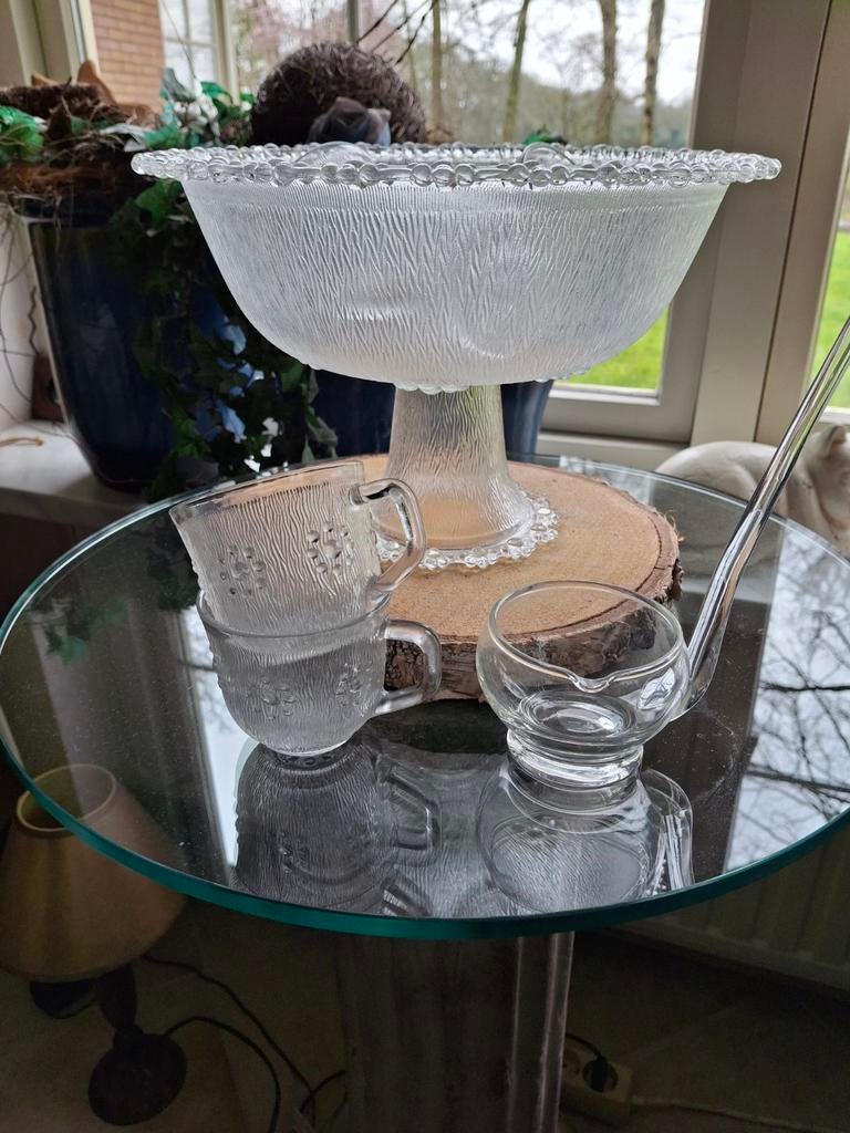 Bowlset van glas, Ophalen