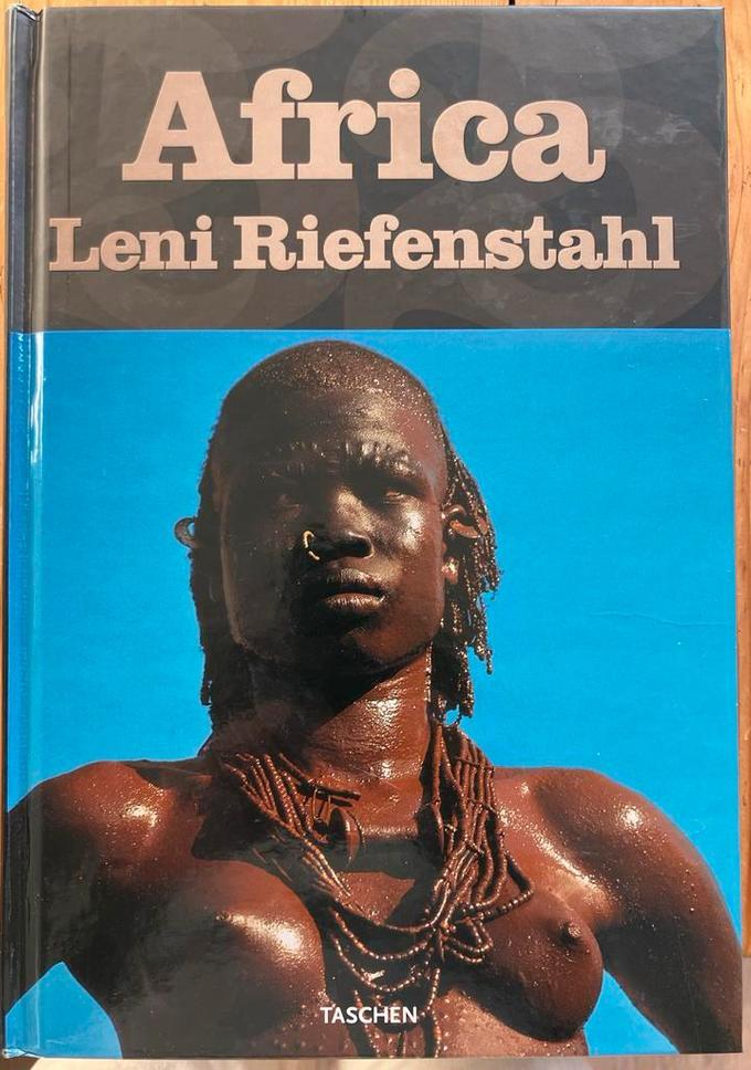 Fotoboek Leni Riefenstahl - Africa in inschuifdoos, Boeken, Ophalen, Zo goed als nieuw, Fotografie algemeen