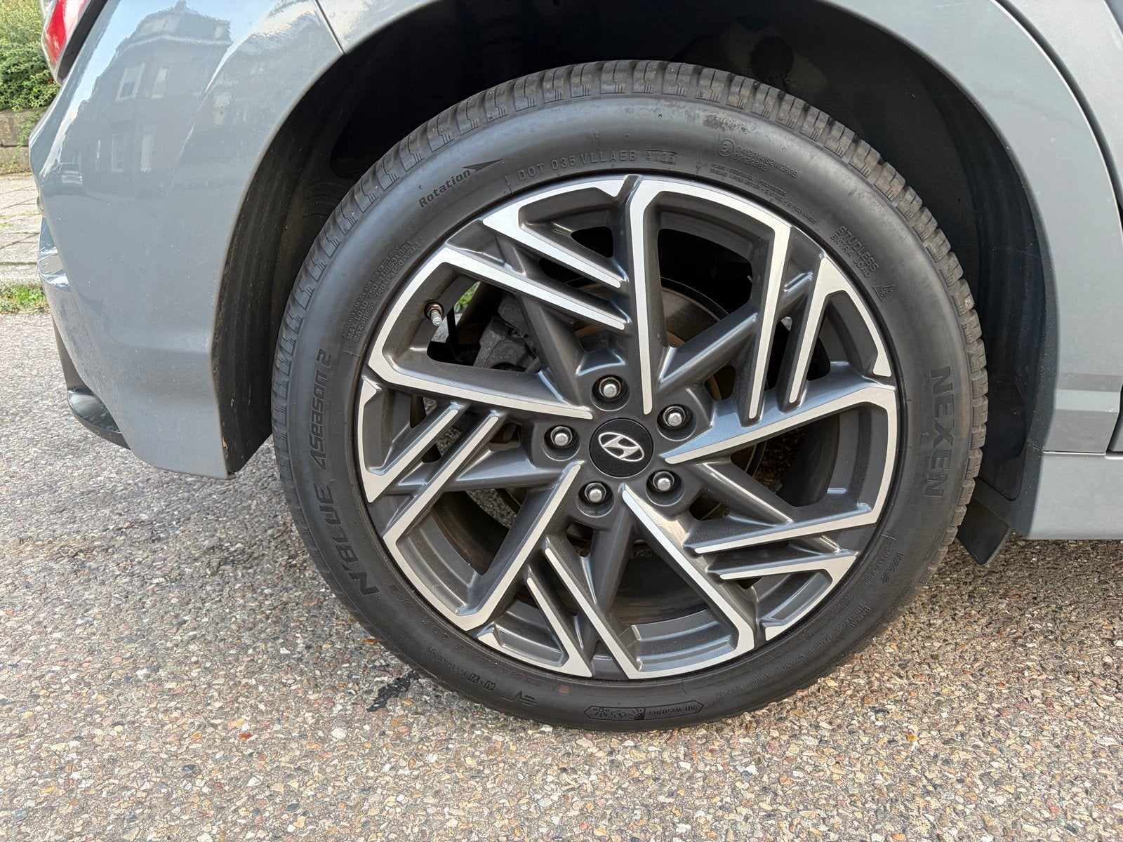 Hyundai Kona N Line 18 inch velgen met All Season banden, Auto-onderdelen, Ophalen, 18 inch, Gebruikt, Banden en Velgen