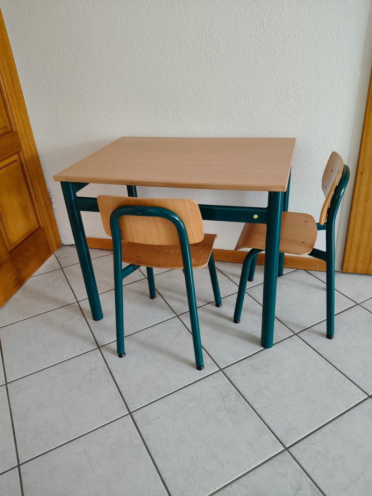 Schooltafel - bureau met 2 stoelen, Ophalen, Gebruikt