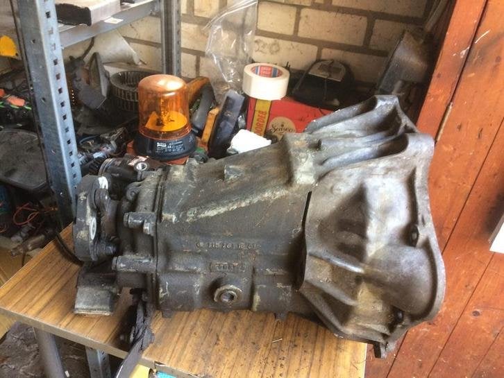 mercedes 240d versnelingsbak w114 w115 w123, Auto-onderdelen, Niet ingevuld, Gebruikt, Mercedes-Benz, Niet ingevuld