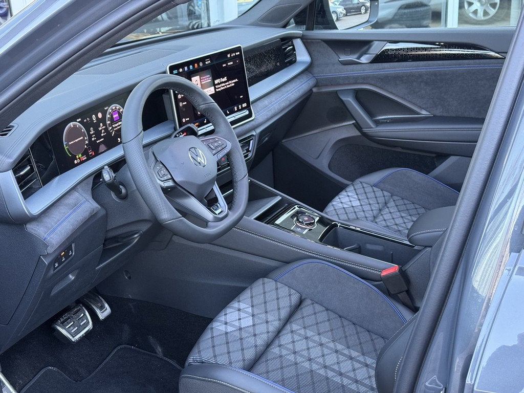 Volkswagen Tayron 1.5 eHybrid R-Line 272pk | Trekhaak | 360, Stof, 4 cilinders, 2000 kg, 1848 kg