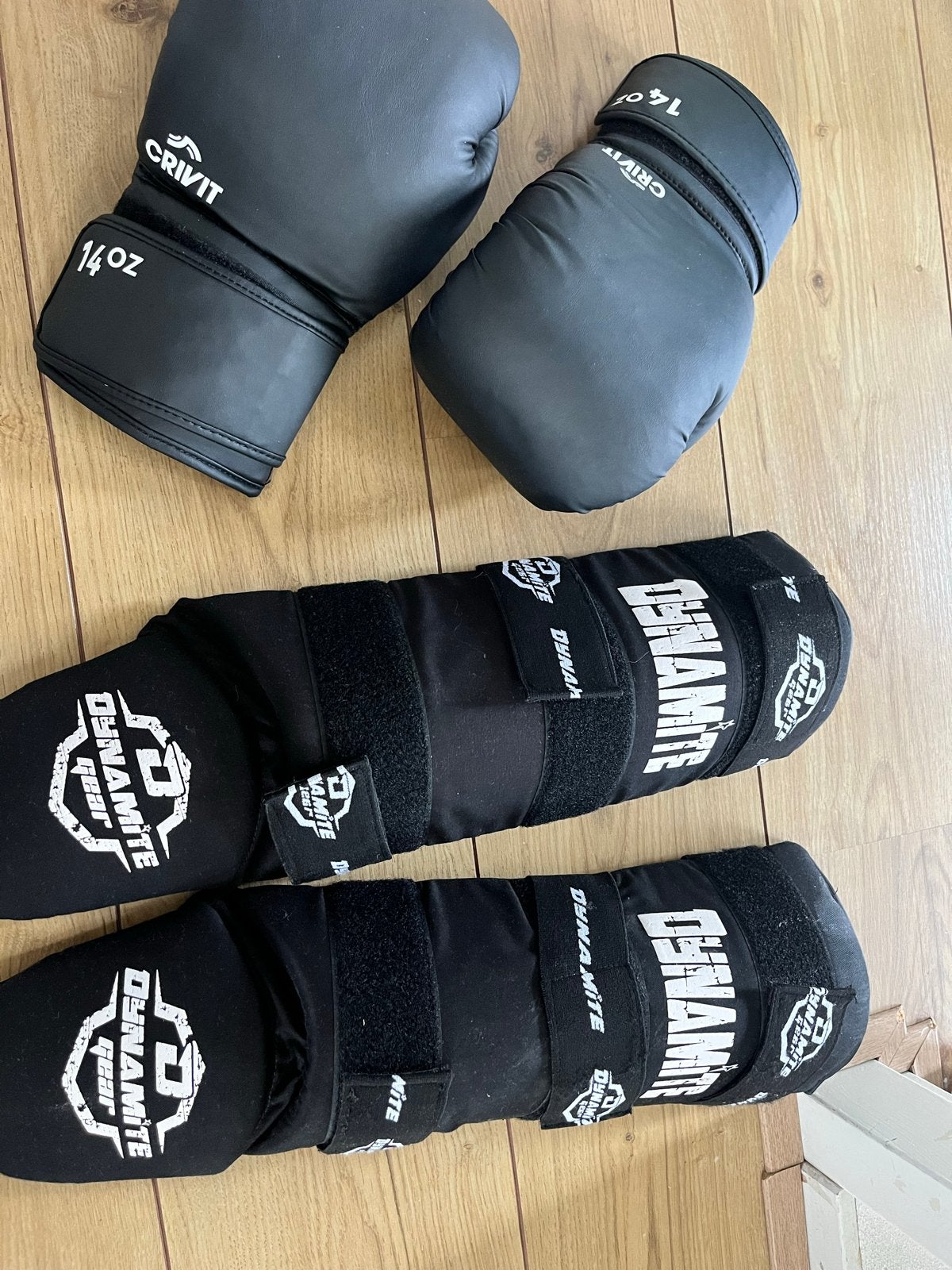 Bokshandschoenen (14 oz) en scheenbeschermers, Sport en Fitness, Boksen, Ophalen, Gebruikt, Bokshandschoenen