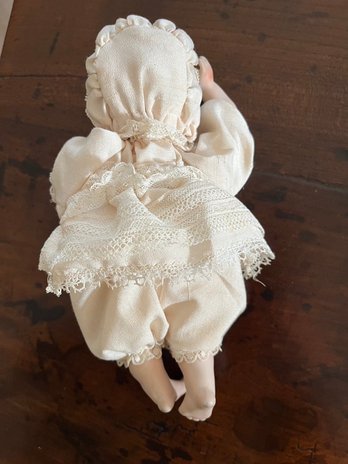 2 prachtige porseleinen popjes met  oud kanten kleding, Verzamelen, Ophalen of Verzenden, Gebruikt, Pop