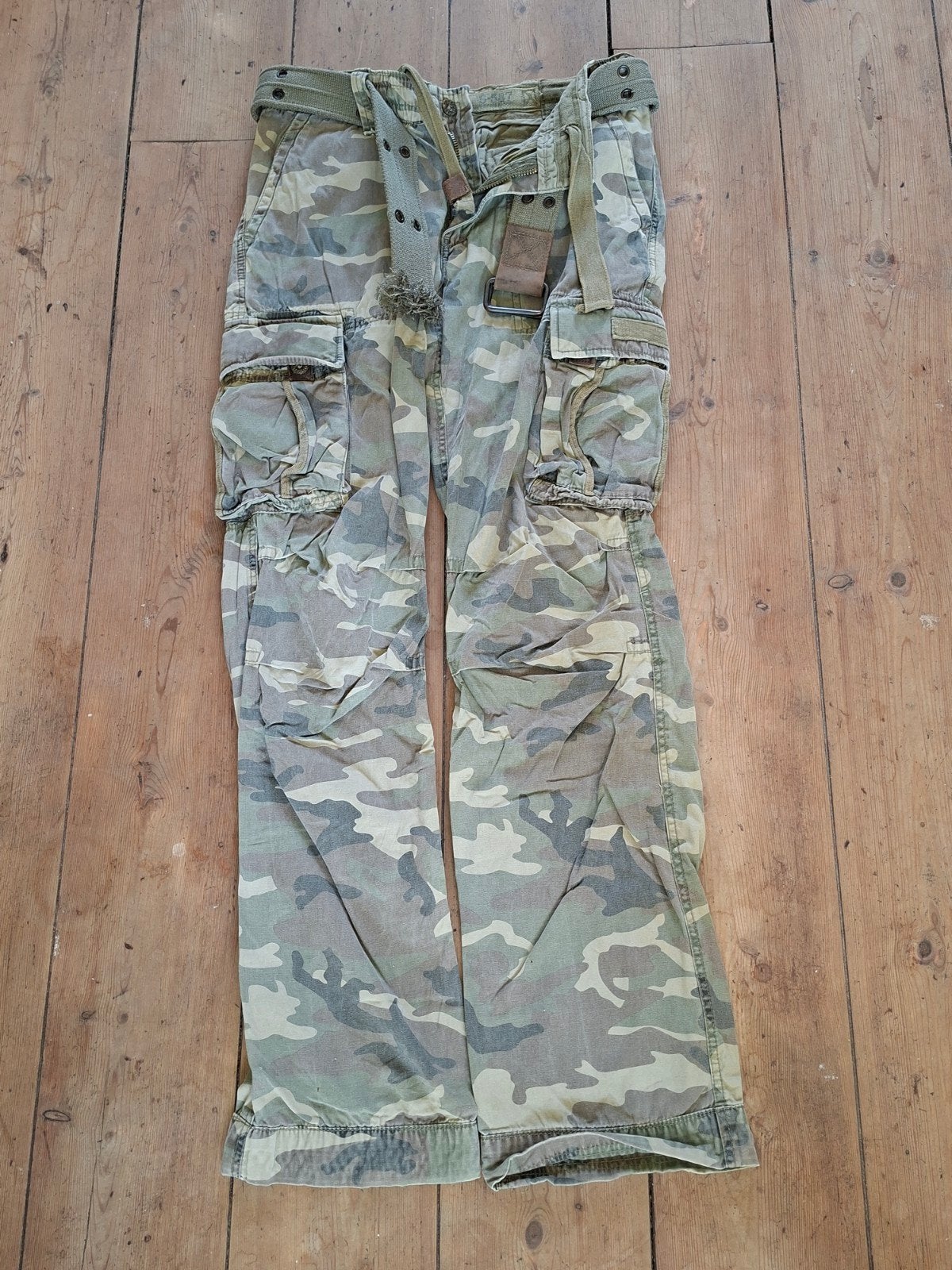 Vintage camouflage broek, Ophalen