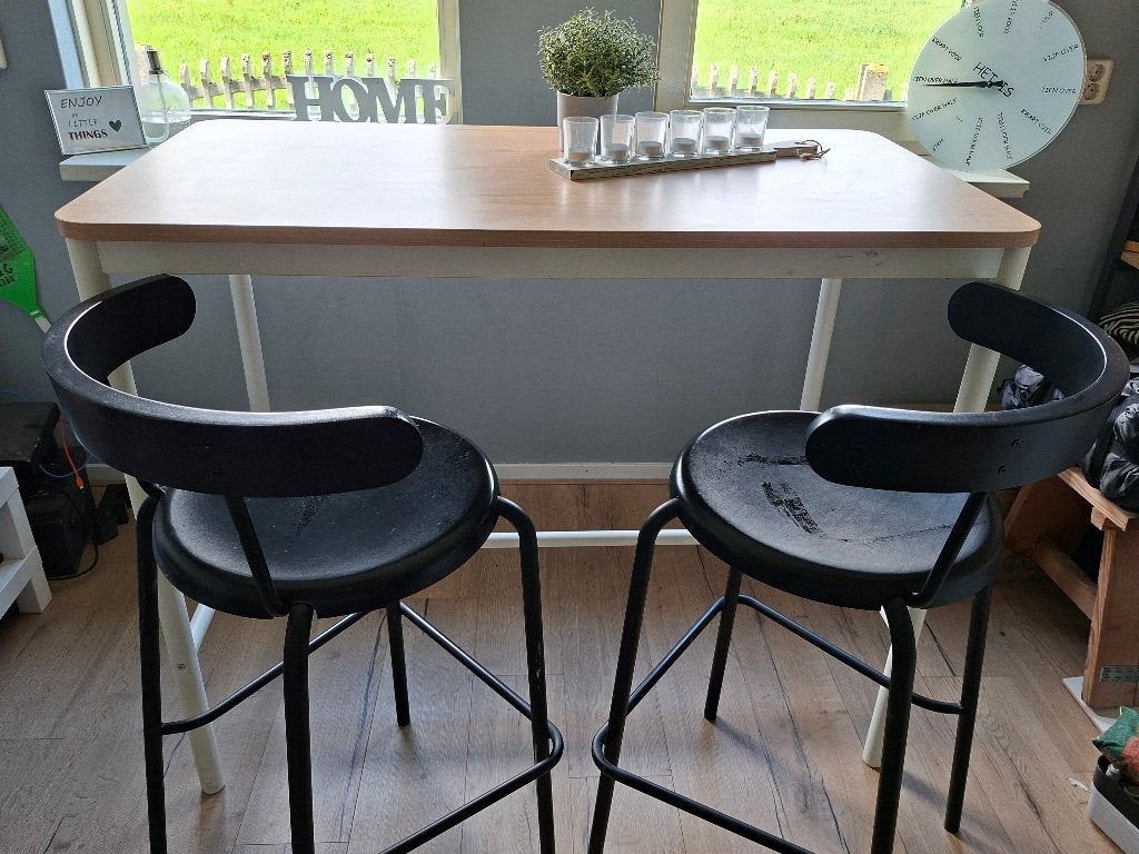 hoge tafel en 2 stoelen, Huis en Inrichting, Ophalen, Gebruikt, 100 tot 150 cm, 50 tot 100 cm