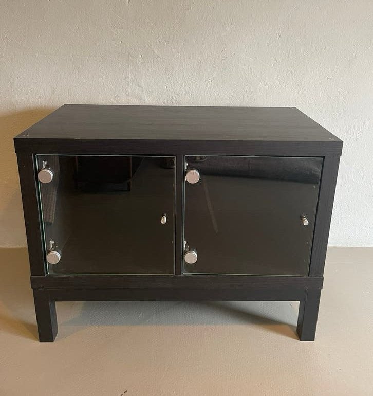 Zwarte, kleine vitrinekast Ikea Kallax met lampjes, Ophalen, Gebruikt, 50 tot 100 cm, Minder dan 100 cm
