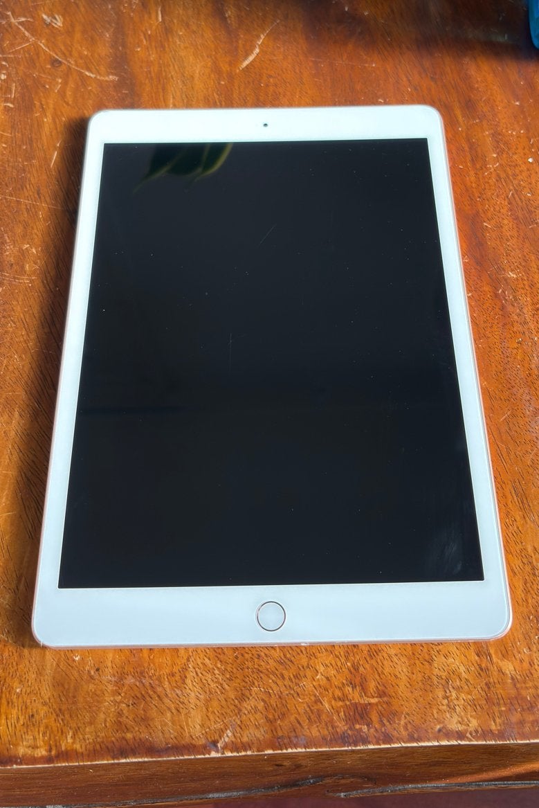 Foto 5 van Apple iPad 7e generatie 32GB Wi-Fi Goud