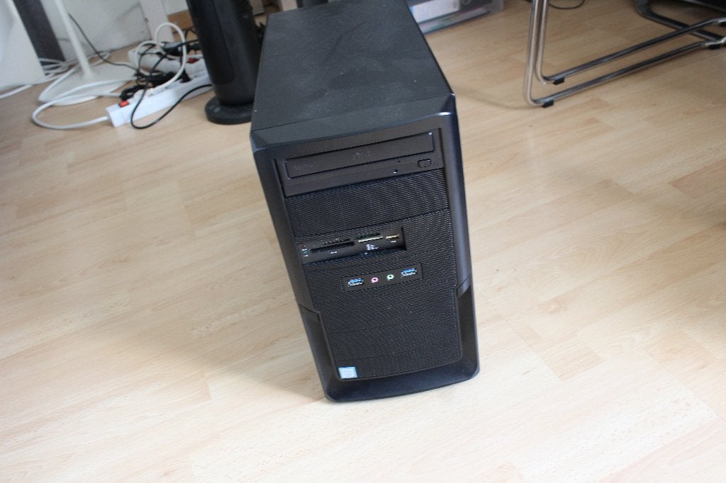 Computerkast+dvd-speler+multi-cardreader+win10/11 licentie, Computers en Software, Ophalen of Verzenden, Gebruikt