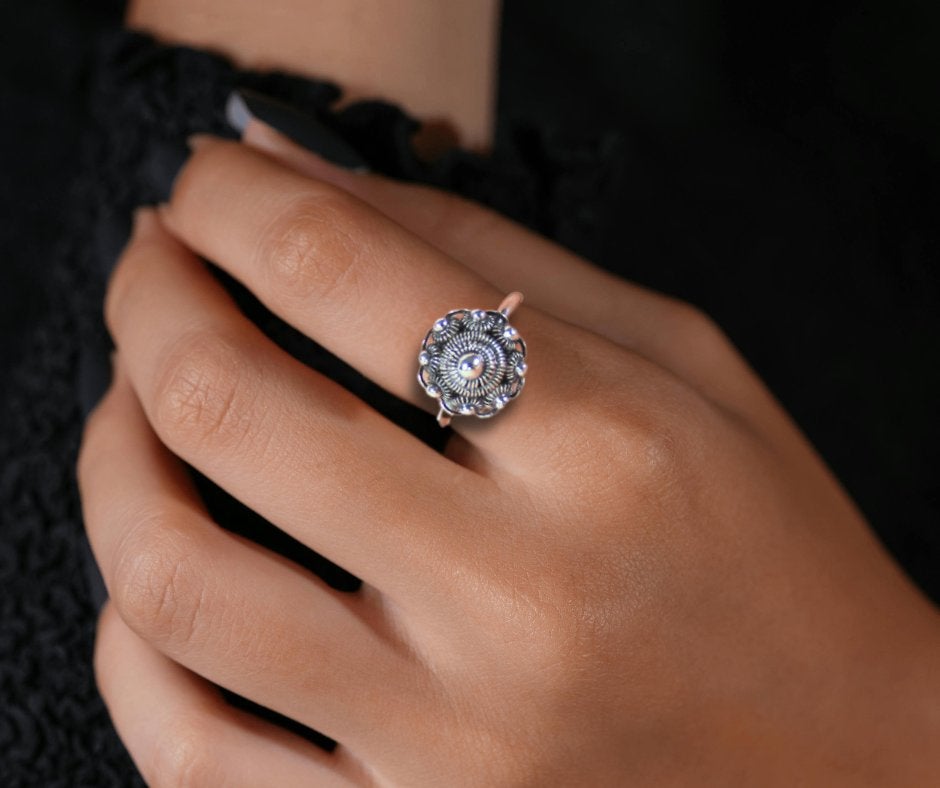 Mooie 835 zilveren Zeeuwse knoppen knopen ring M17,3!, Sieraden, Tassen en Uiterlijk, Verzenden, Zo goed als nieuw, X, Dame