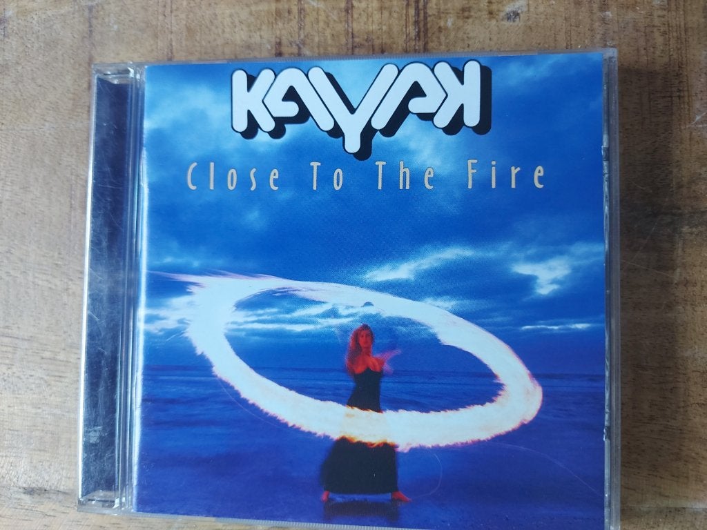 CD Kayak – Close To The Fire, Ophalen of Verzenden, Zo goed als nieuw, Poprock