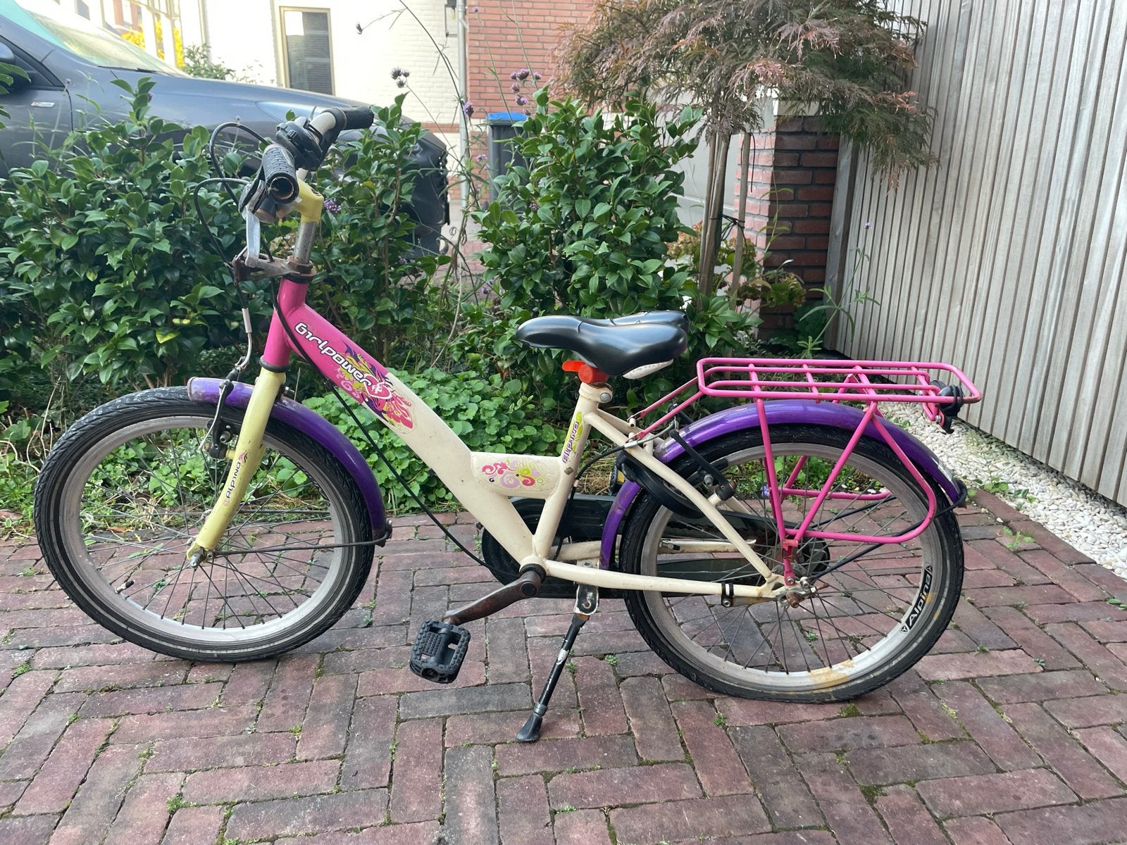 Gratis Kinderfiets - Lekke band en zadeldekje nodig, Ophalen of Verzenden, Gebruikt, Velgrem, 20 inch of meer