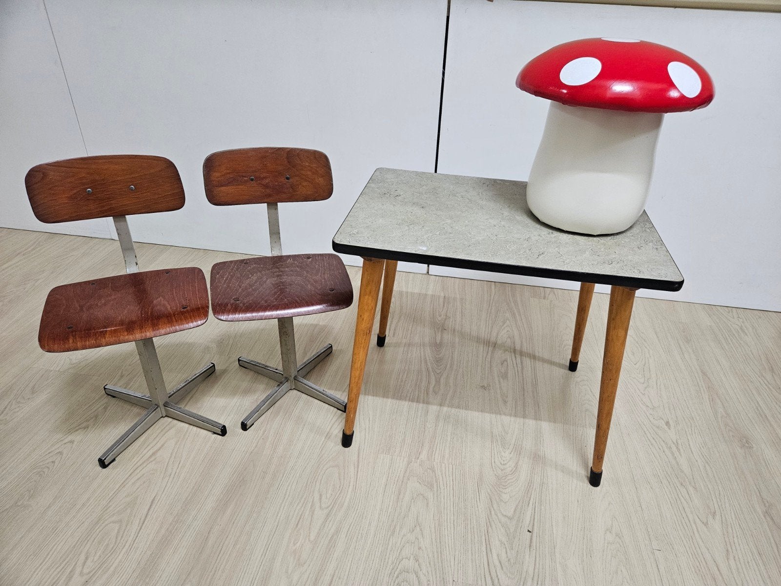 2x Vintage school stoeltjes met bijpassende tafel set  - Jar, Antiek en Kunst, Ophalen