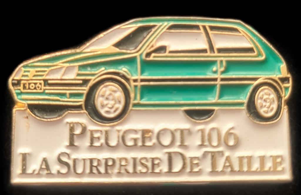 Peugeot 106- La Surprise De Taille pin, Verzenden, Nieuw, Transport, Speldje of Pin