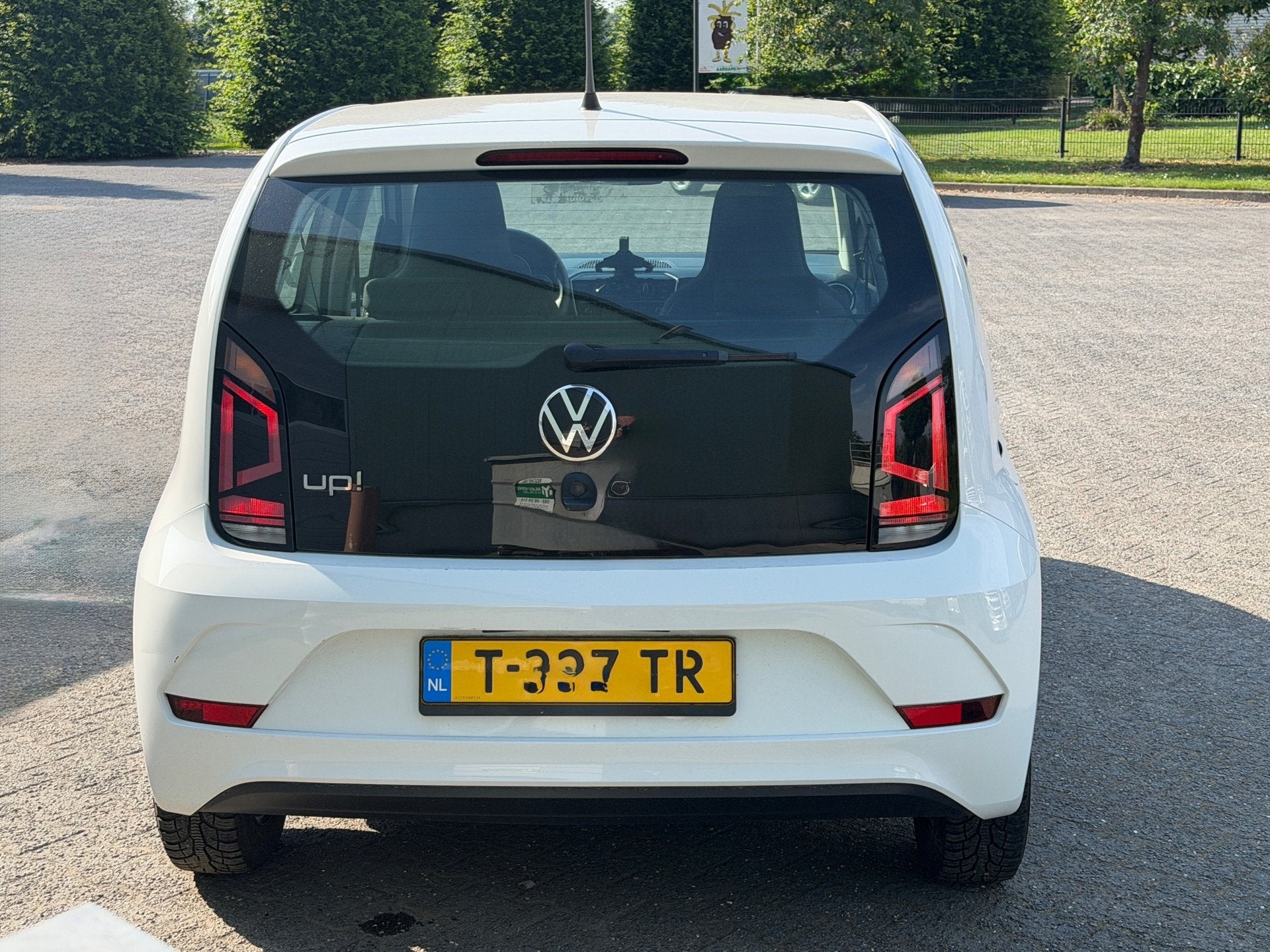 Foto 7 van Volkswagen Up! 1.0 5 Drs Airco Elak Pakket Donker glas