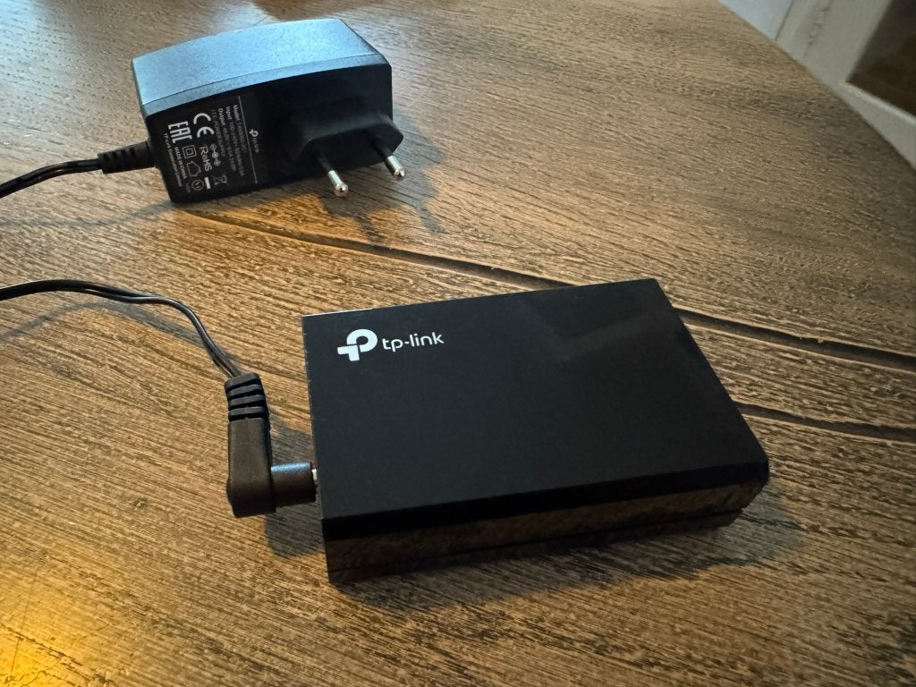 TP-Link TL-POE150S Gigabit PoE Injector - 2 stuks + adapter, Computers en Software, Ophalen of Verzenden, Gebruikt