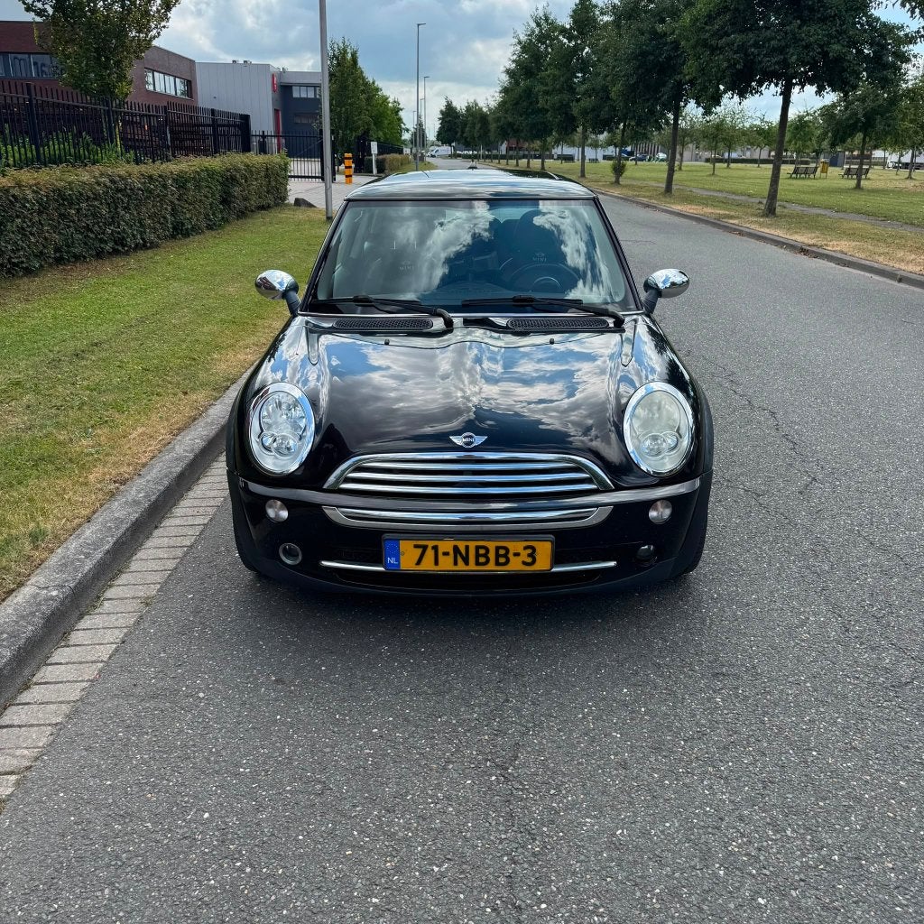 Mini 1.6 16V Cooper AUT 2004 Zwart, Auto's, Mini, Stof, 4 cilinders, 4 stoelen, Zwart