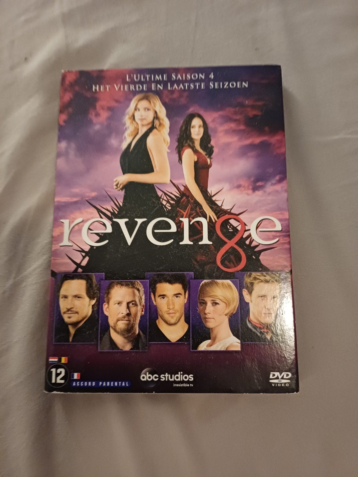 Revenge - Het Vierde en Laatste Seizoen (DVD), Cd's en Dvd's, Dvd's | Tv en Series, Engels, Nederlands, Drama, Seizoen 4