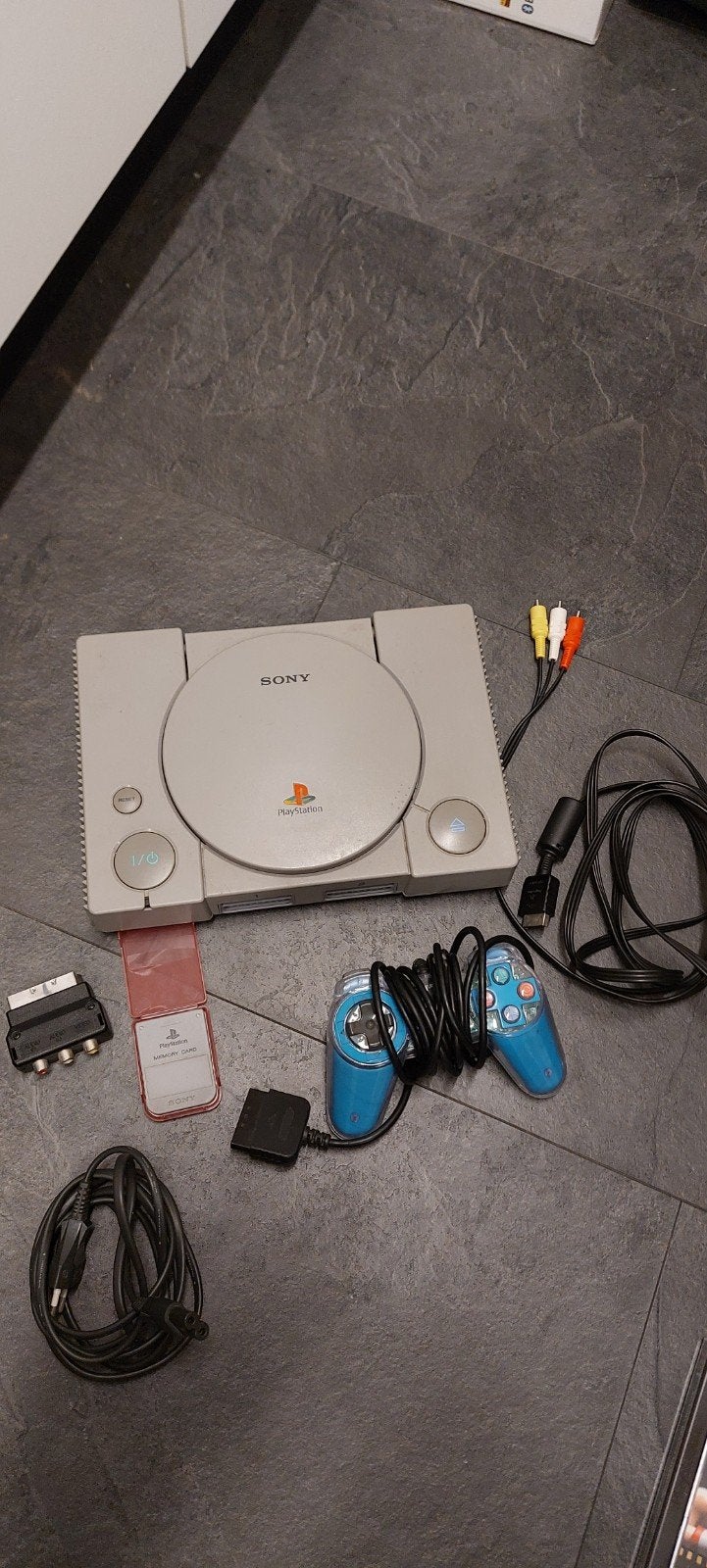 PlayStation 1 Startset met Controller, Memory Card & 6 Games, Spelcomputers en Games, Ophalen of Verzenden, Gebruikt, Met 1 controller