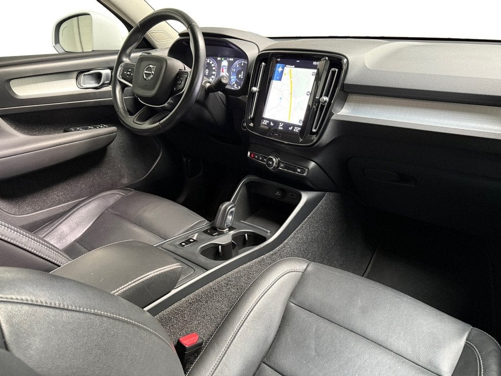 Volvo XC40 1.5 T2 Momentum Pro I Panoramadak I Leder I Harma, Auto's, Volvo, Gebruikt, Euro 6, 129 pk, Wit