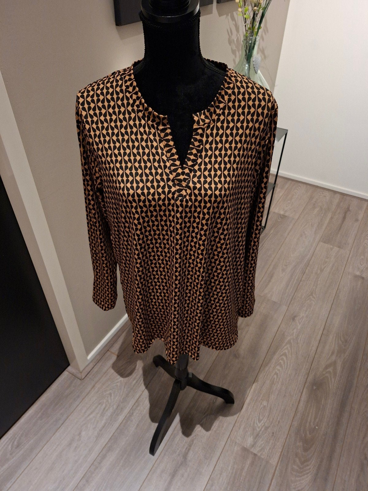 Ever Me Blouse Maat L Zwart/Beige Print, Kleding | Dames, Blouses en Tunieken, Ever Me, Zwart, Maat 42/44 (L), Ophalen of Verzenden