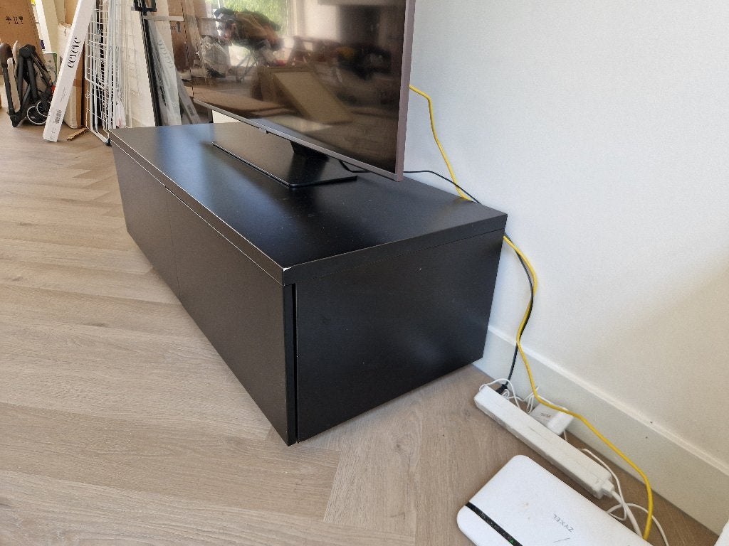 Gratis ophalen: tv meubel zwart, Ophalen, Zo goed als nieuw, 25 tot 50 cm, Minder dan 100 cm