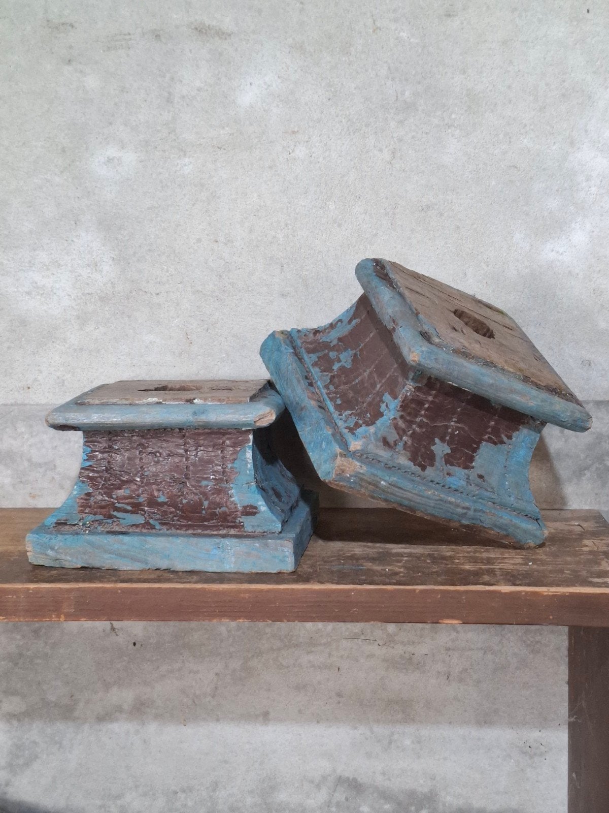 Oude antieke houten Indiase poer poeren kaarsenstandaard, Huis en Inrichting, Woonaccessoires | Kandelaars en Kaarsen, T, Ophalen of Verzenden