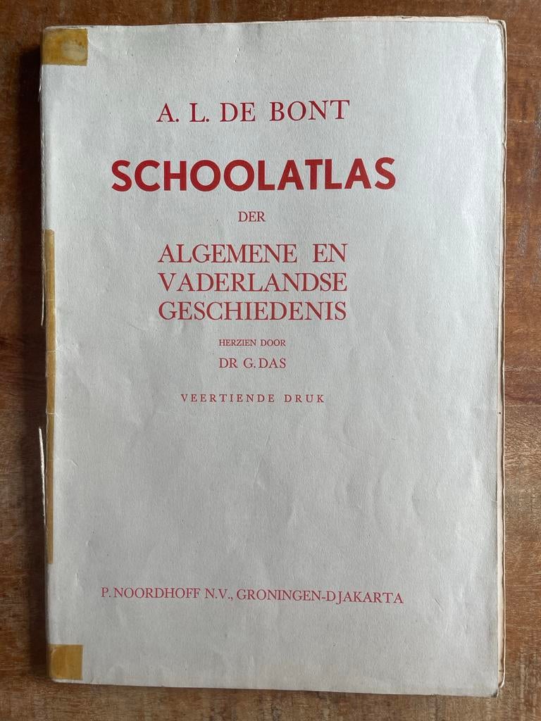 Schoolatlas Algemene en Vaderlandse Geschiedenis - 14e druk, Boeken, Atlassen en Landkaarten, Gelezen, Overige atlassen, Ophalen of Verzenden
