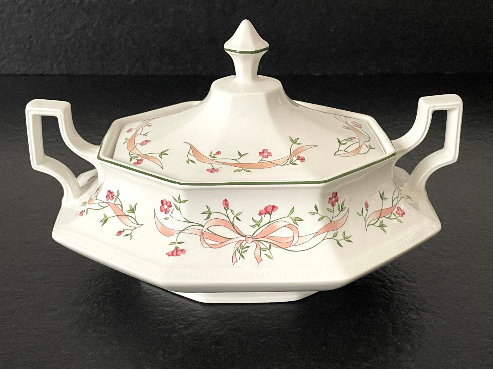 Vintage Johnson Brothers Eternal Beau Dek-Schaal Terrine, Keramiek, Ophalen of Verzenden, Overige stijlen, Schaal of Schalen