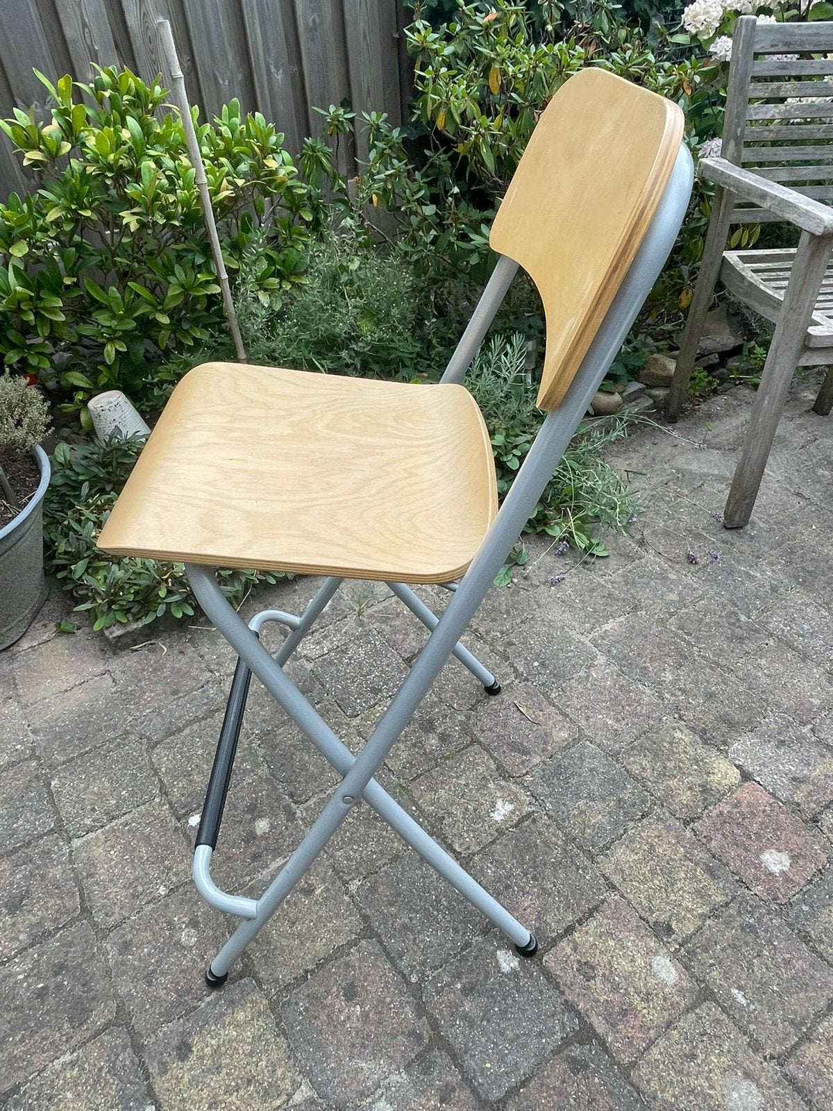 mooie ikea barkruk inklapbaar, Huis en Inrichting, Barkrukken, 1 kruk, Ophalen, Zo goed als nieuw, 60 tot 90 cm