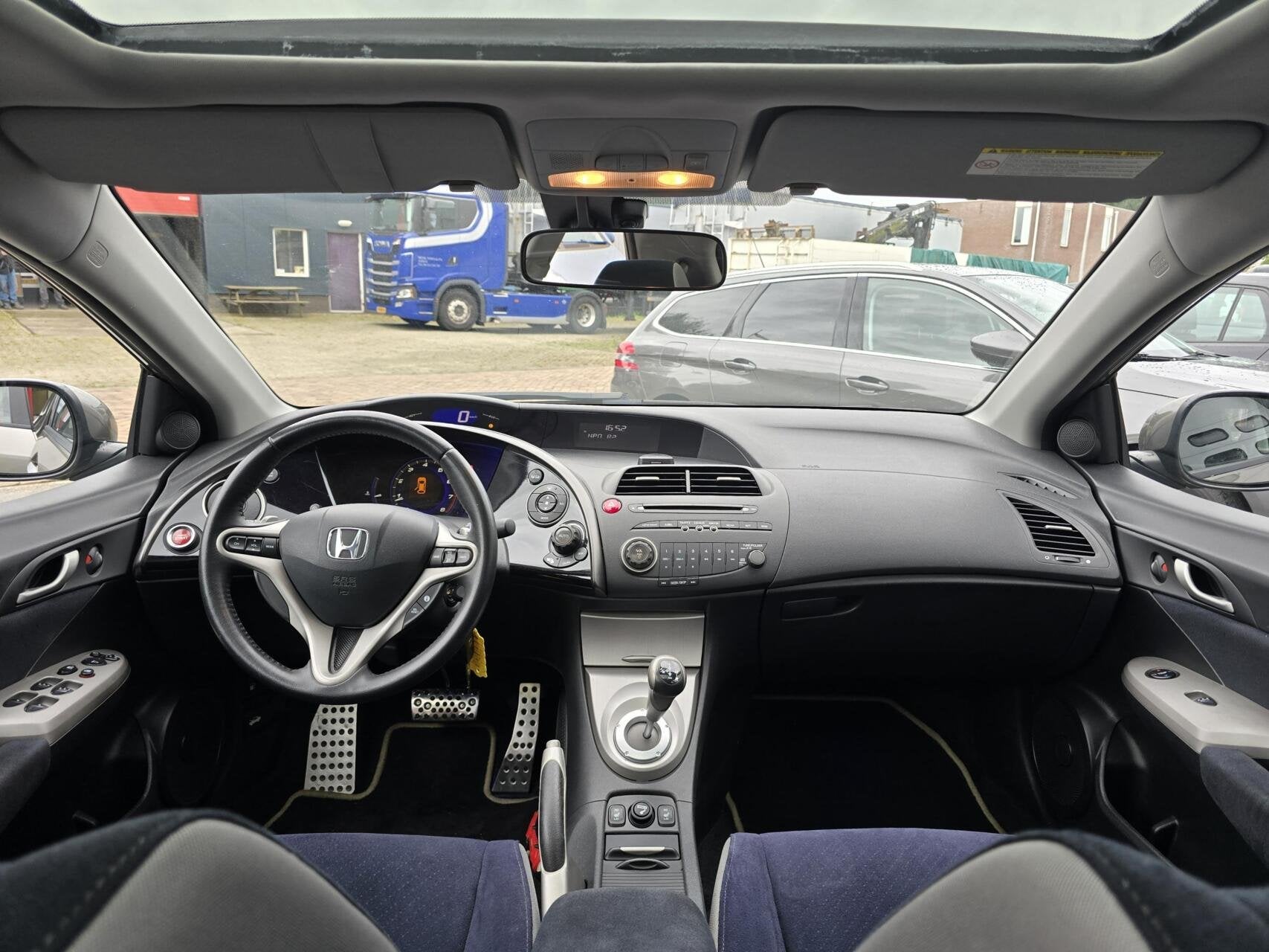 Honda Civic 1.8 Executive Automaat Trekhaak/Pano/LMV, Auto's, 15 km/l, Gebruikt, 4 cilinders, 1165 kg