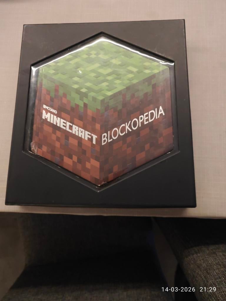 Minecraft Blockopedia - Zeldzaam en Compleet, Boeken, Ophalen of Verzenden, Zo goed als nieuw, Mojang, Non-fictie