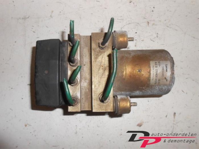 ABS Pomp van een Opel Tigra