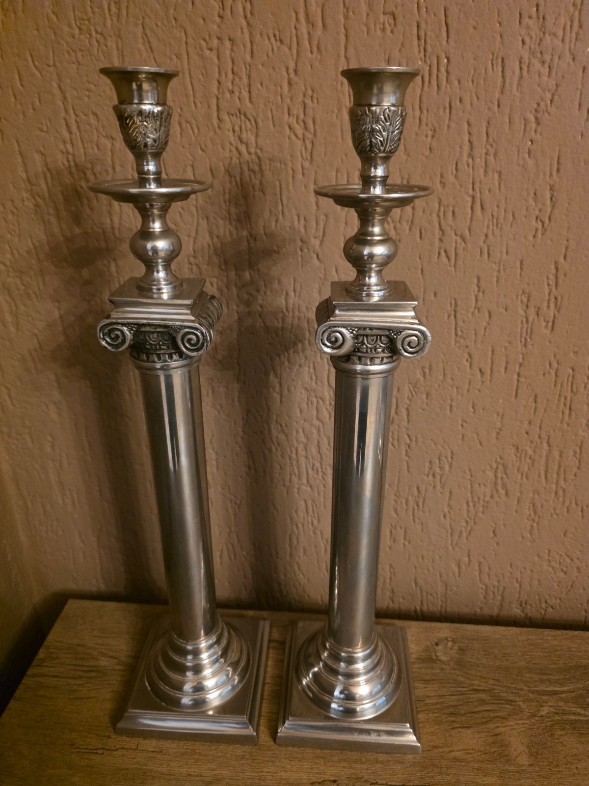 Set van 2 hoge zilverkleurige kandelaars - 48 cm, Antiek en Kunst, Antiek | Kandelaars, Ophalen of Verzenden, Overige materialen