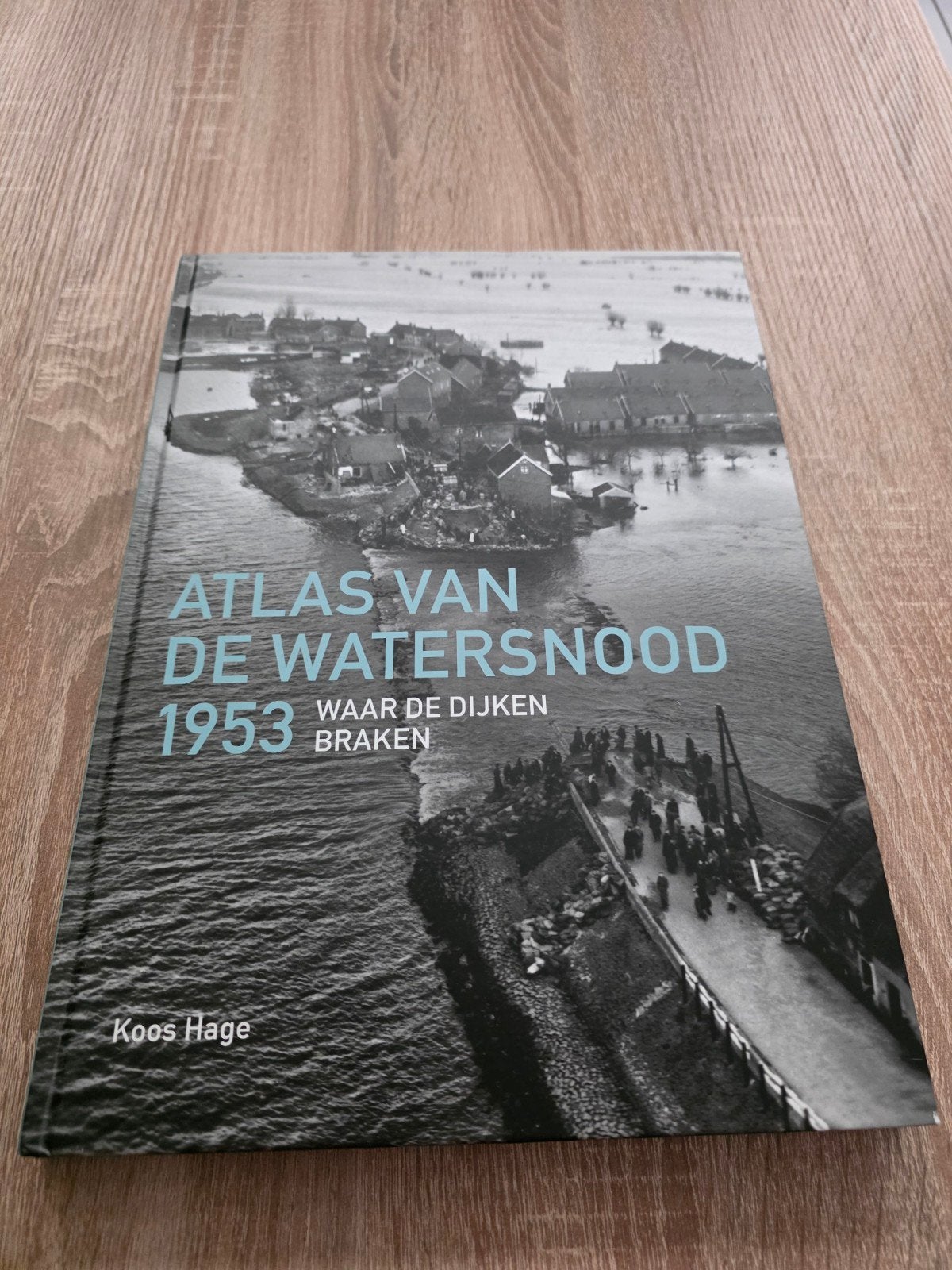 Atlas van de Watersnood 1953 - Koos Hage (Zo goed als nieuw), Overige atlassen, 2000 tot heden, Koos Hage, Ophalen of Verzenden