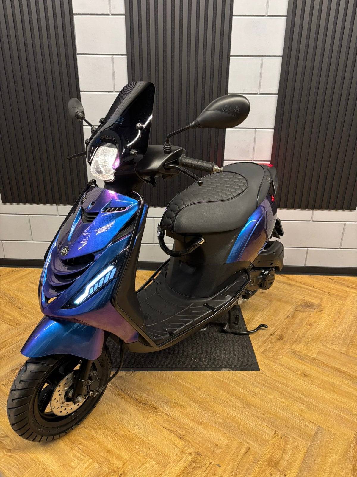 PAIGGIO ZIP 4T 3V BROM 2019 FULL OPTION CAMELEON GLANS, Maximaal 45 km/u, Zip, Ophalen of Verzenden, Zo goed als nieuw