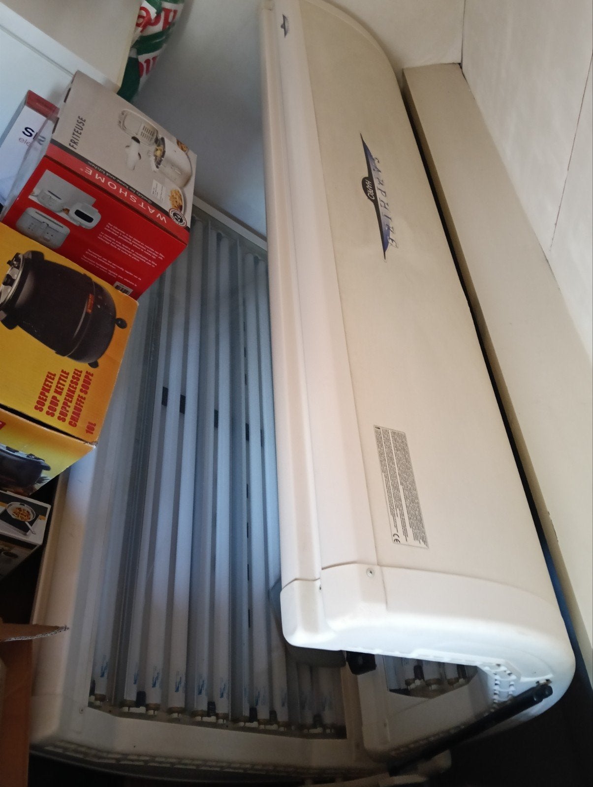 Zonnebank met nieuwe lampen - Sapphire 2400, Witgoed en Apparatuur, Zonnebanken en Gezichtsbruiners, Gebruikt, Zonnebank dubbelzijdig