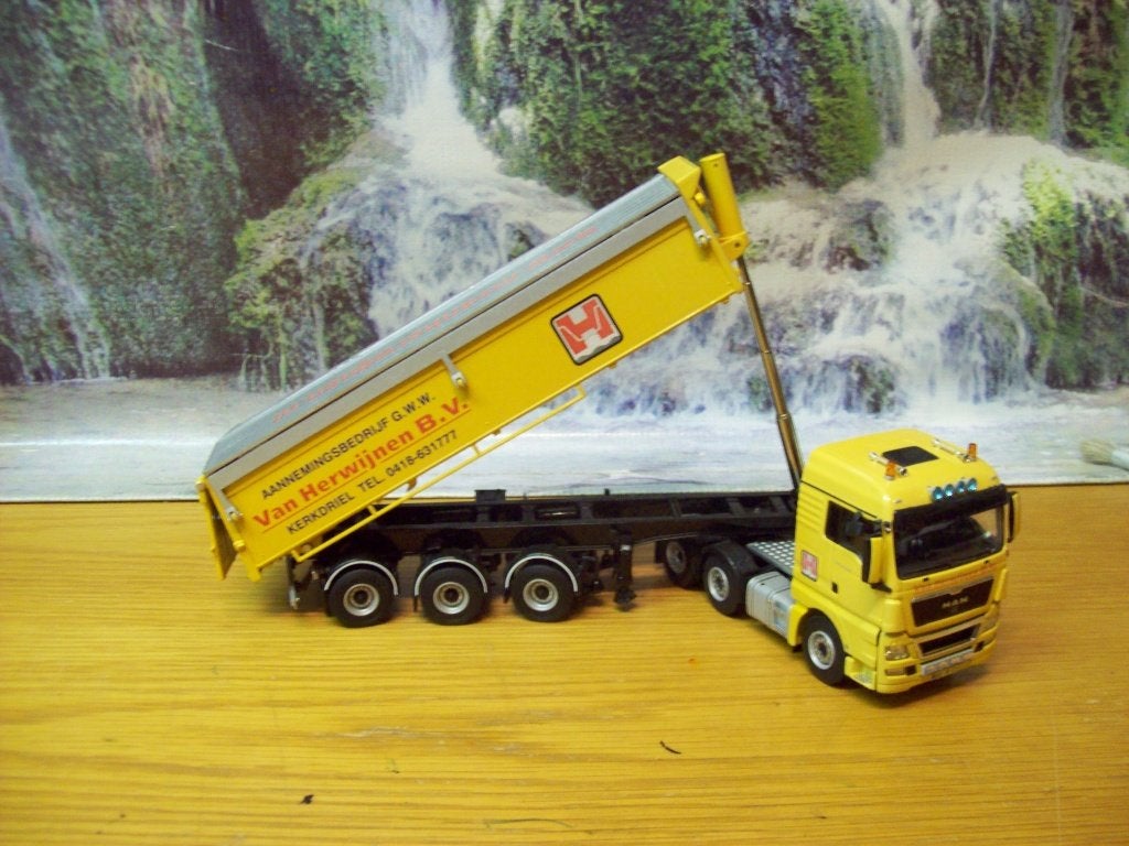 WSI - MAN TGX met 3 assige Asfalt Kieper - van Herwijnen BV., Hobby en Vrije tijd, Ophalen of Verzenden, Zo goed als nieuw, Bus of Vrachtwagen