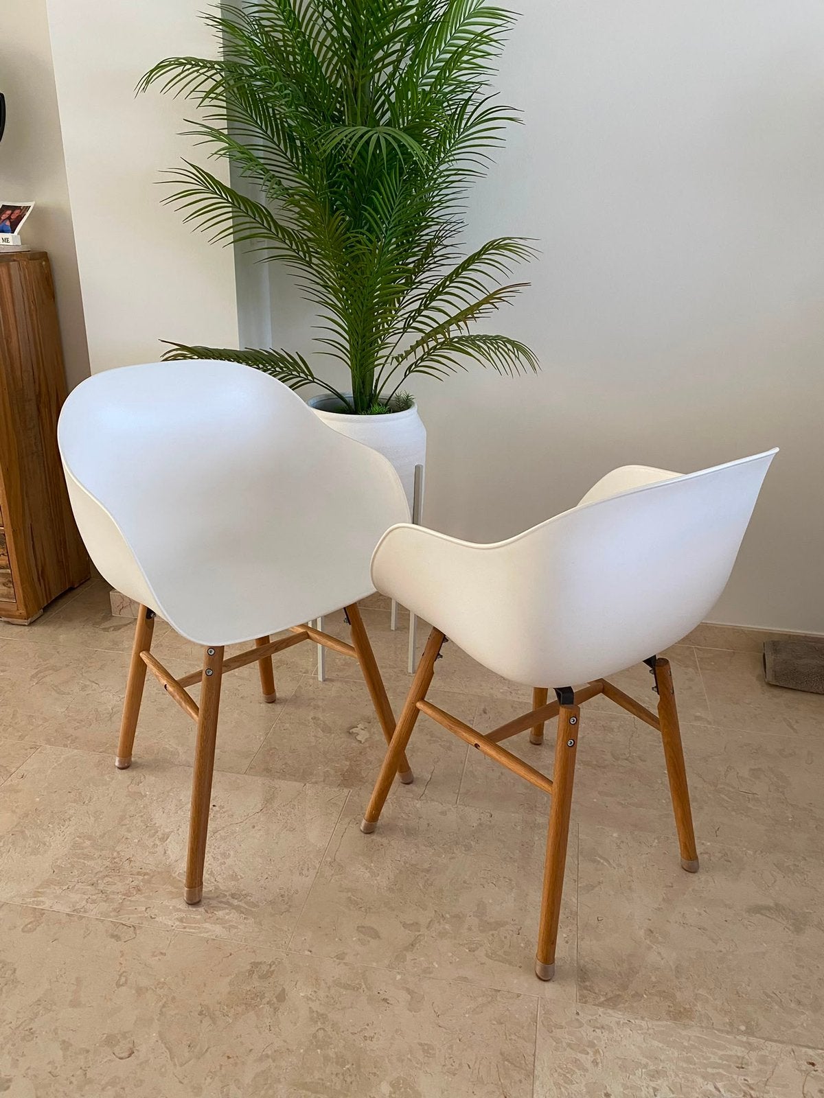 6 leuke kunstof kuipstoelen met houten onderstel, Huis en Inrichting, Stoelen, Ophalen, Zo goed als nieuw, Wit, Twee